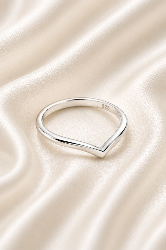 Reeva Minimal V Ring – 925 Sterling Silver