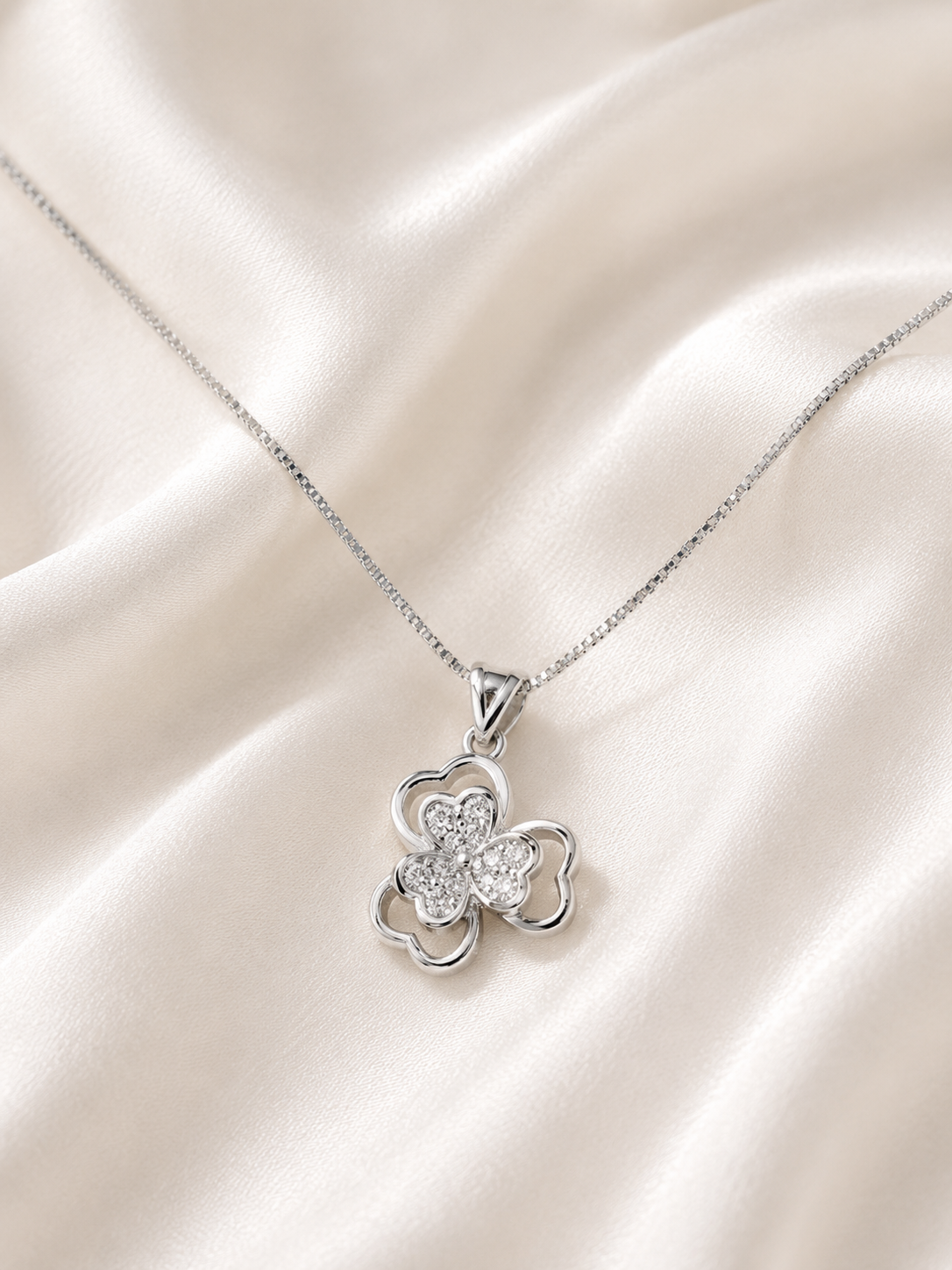Reeva Clover light Pendant-925 Sterling Silver